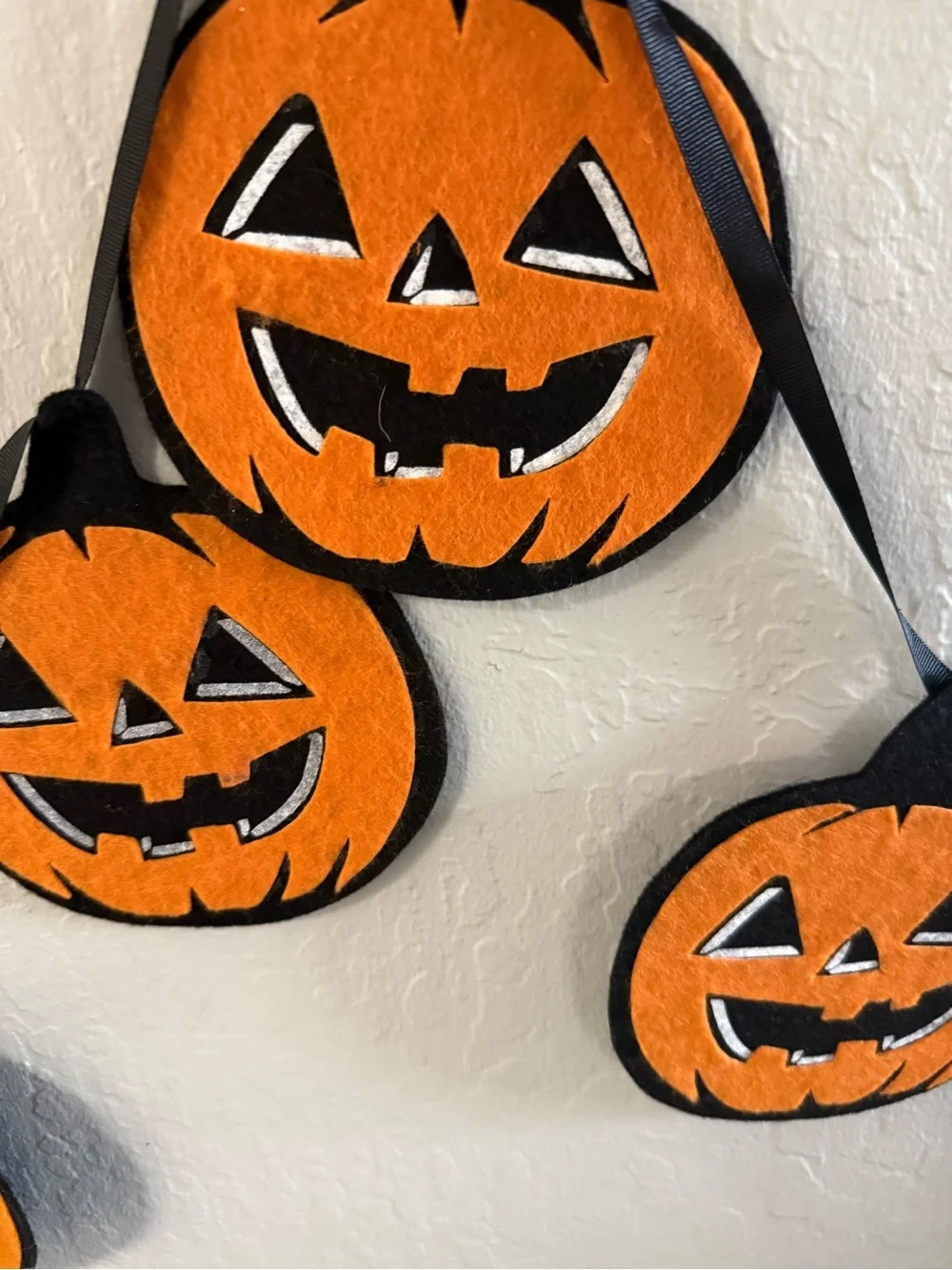 Pottery Barn Felt Halloween Jack-O'-Lantern Pumpkin Garland Banner 11 Faces